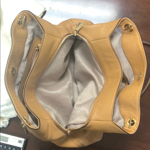 Lightly used Michael Kors Bag - Picture 3 of 5